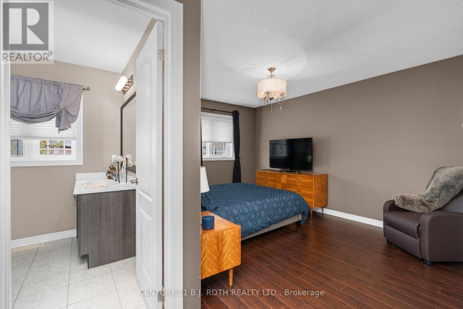 Primary with ensuite - 221 Harvie Road, Barrie, ON - Indoor Photo Showing Bedroom