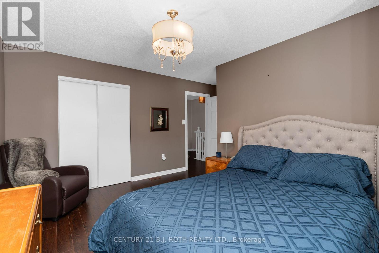 221 Harvie Road, Barrie, ON - Indoor Photo Showing Bedroom