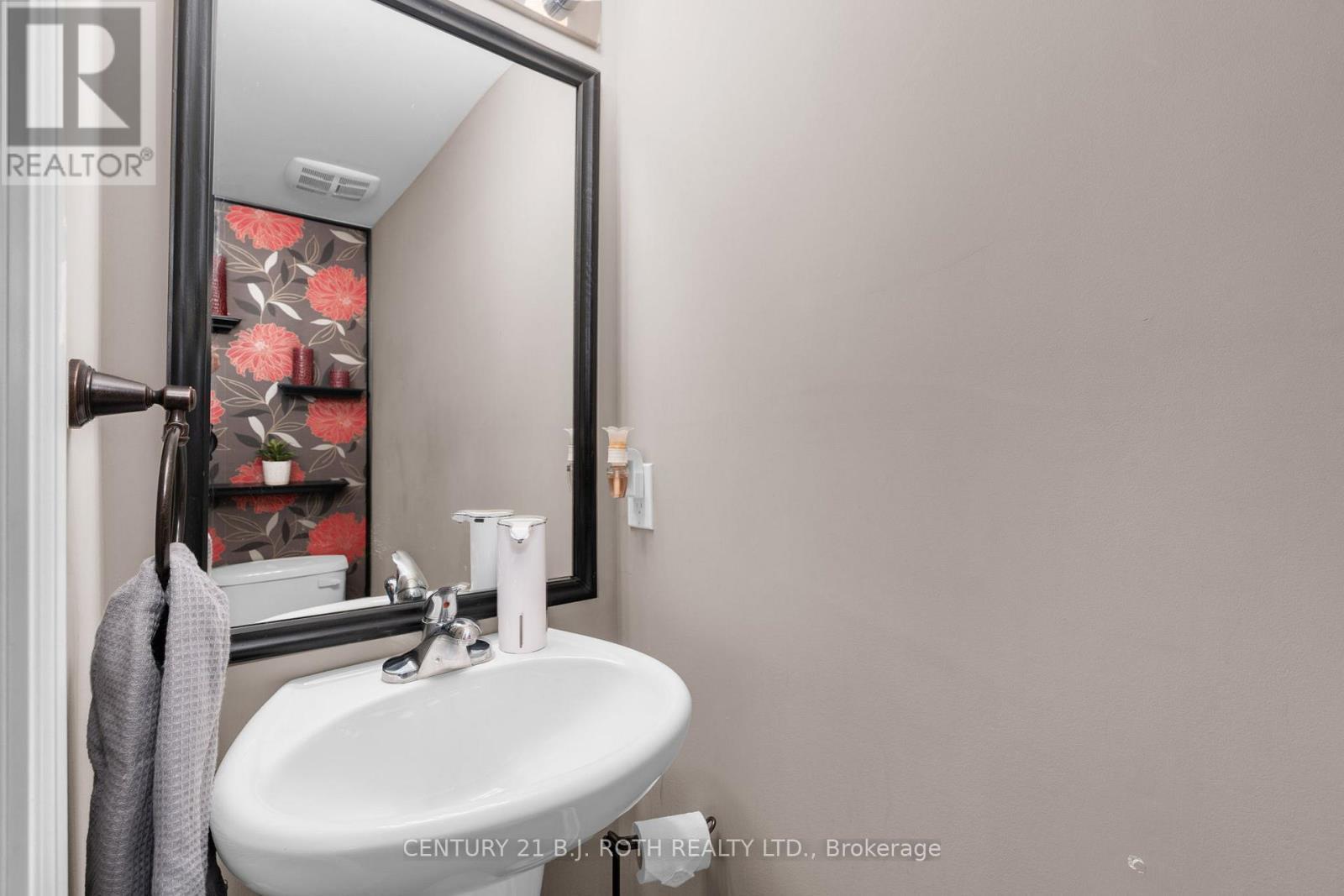 Powder room - 221 Harvie Road, Barrie, ON - Indoor Photo Showing Bathroom