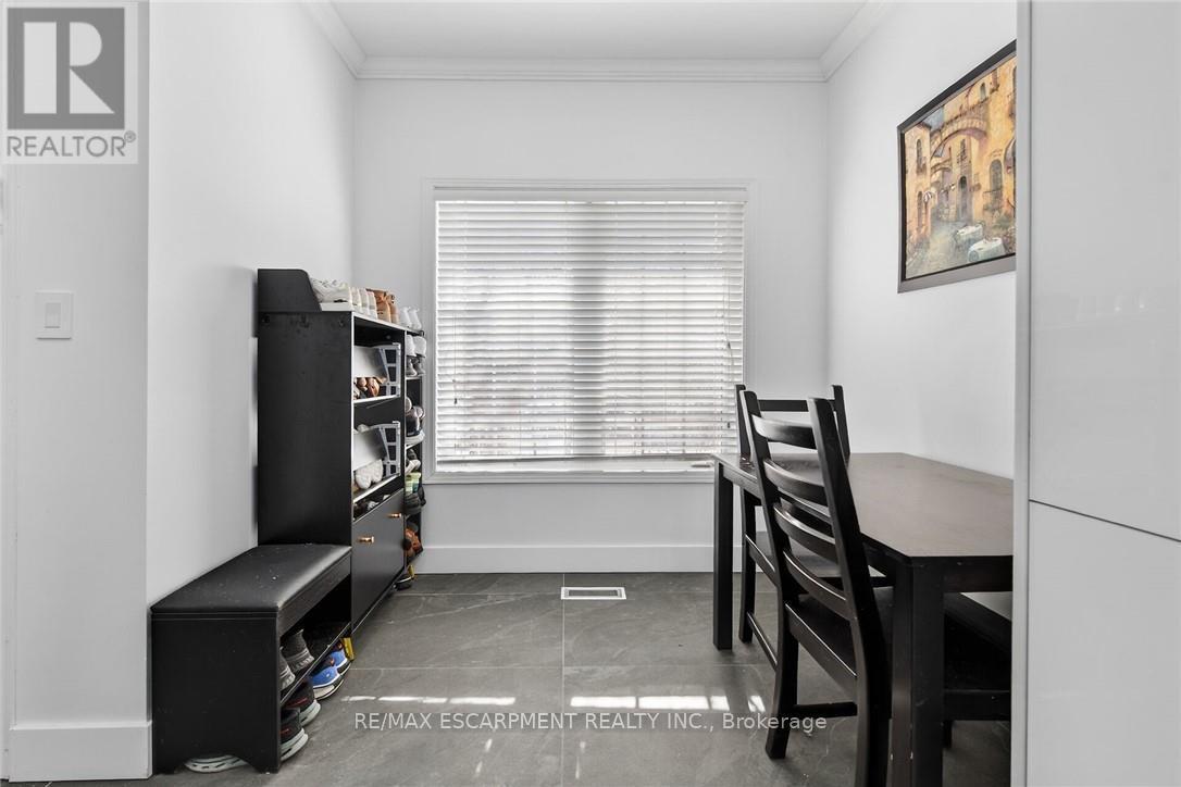 33 Panorama Way, Hamilton, ON - Indoor