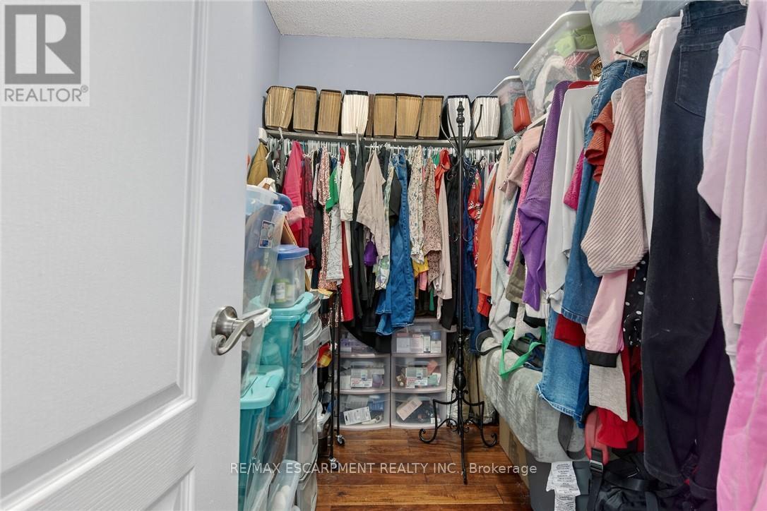 33 Panorama Way, Hamilton, ON - Indoor With Storage