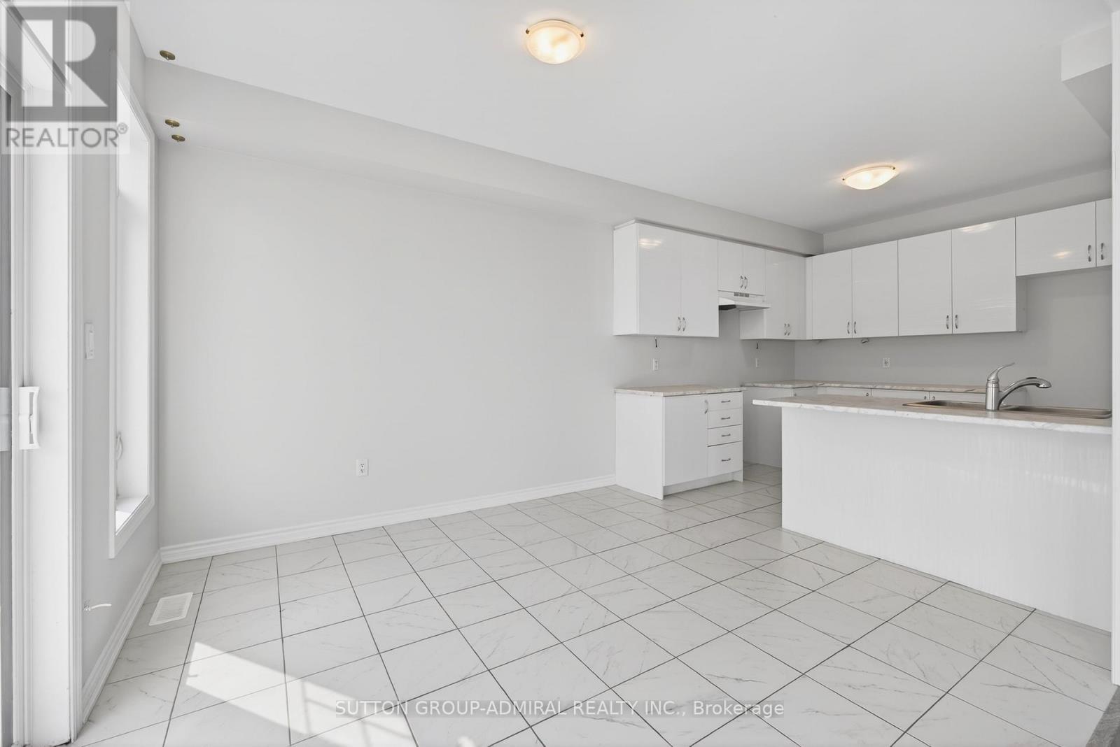 Kitchen - 2237 Grainger Loop, Innisfil, ON - Indoor Photo Showing Kitchen