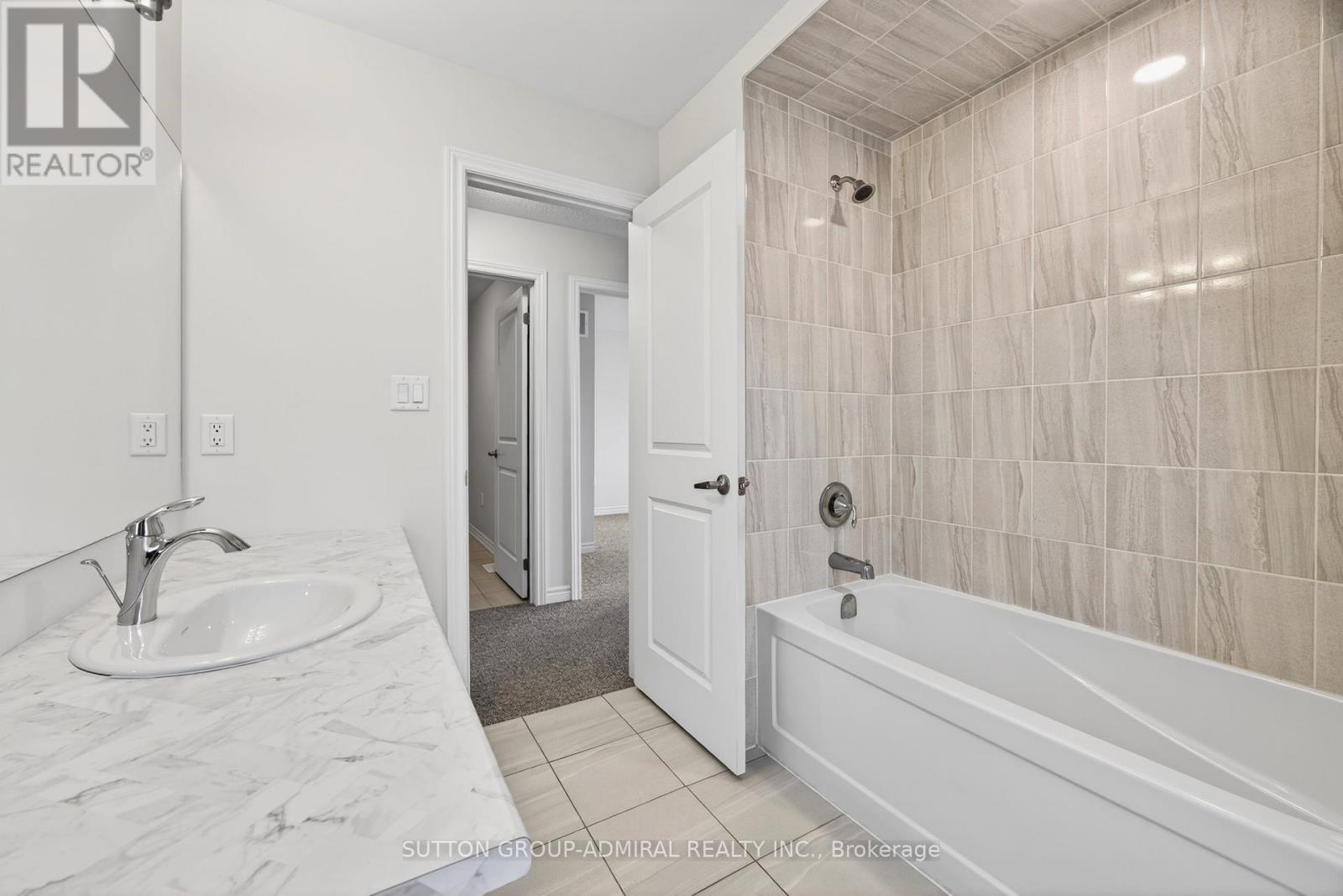 2237 Grainger Loop, Innisfil, ON - Indoor Photo Showing Bathroom
