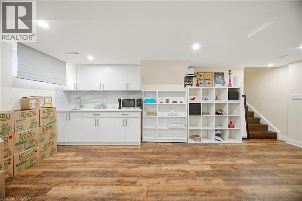 38 Leclaire Street, Hamilton, ON - Indoor Photo Showing Other Room
