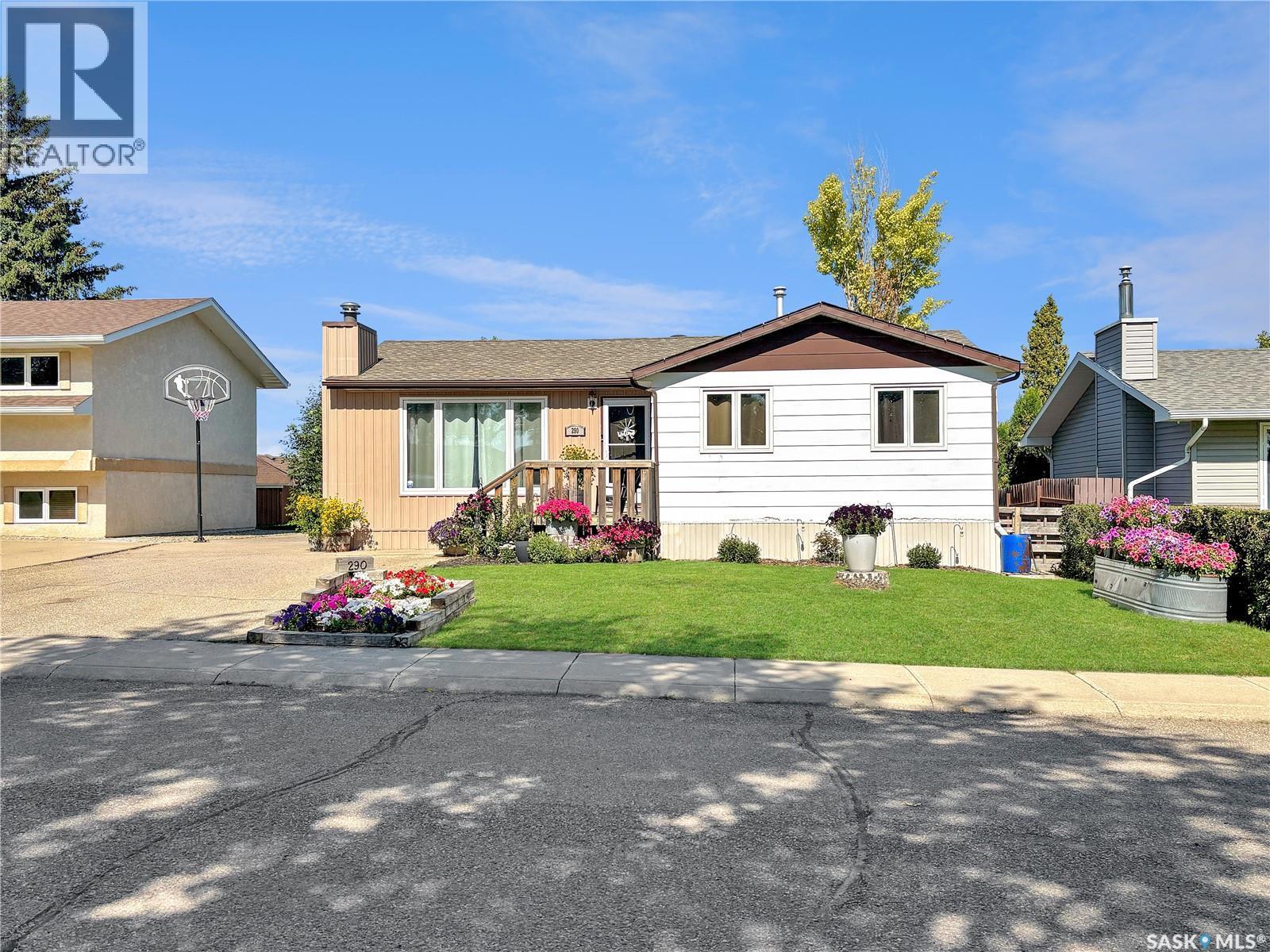 290 Burke Crescent, Swift Current, SK - Outdoor