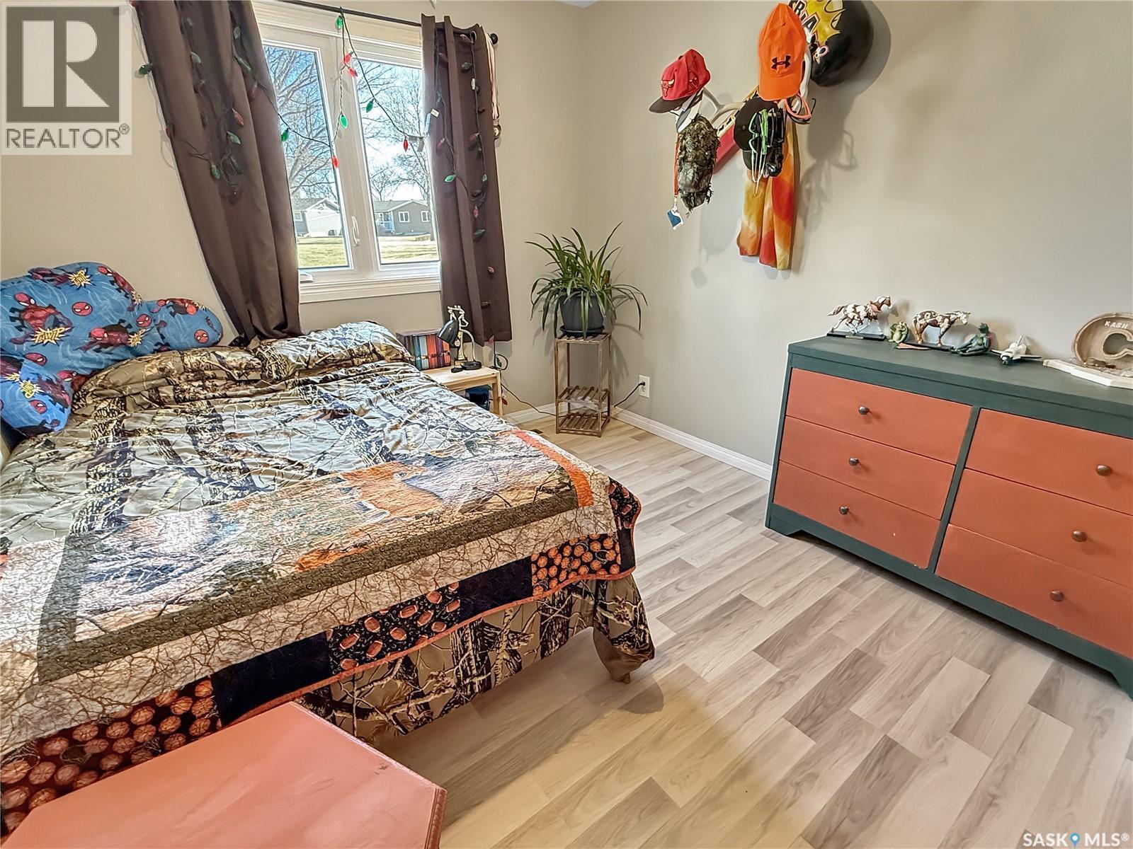 290 Burke Crescent, Swift Current, SK - Indoor Photo Showing Bedroom