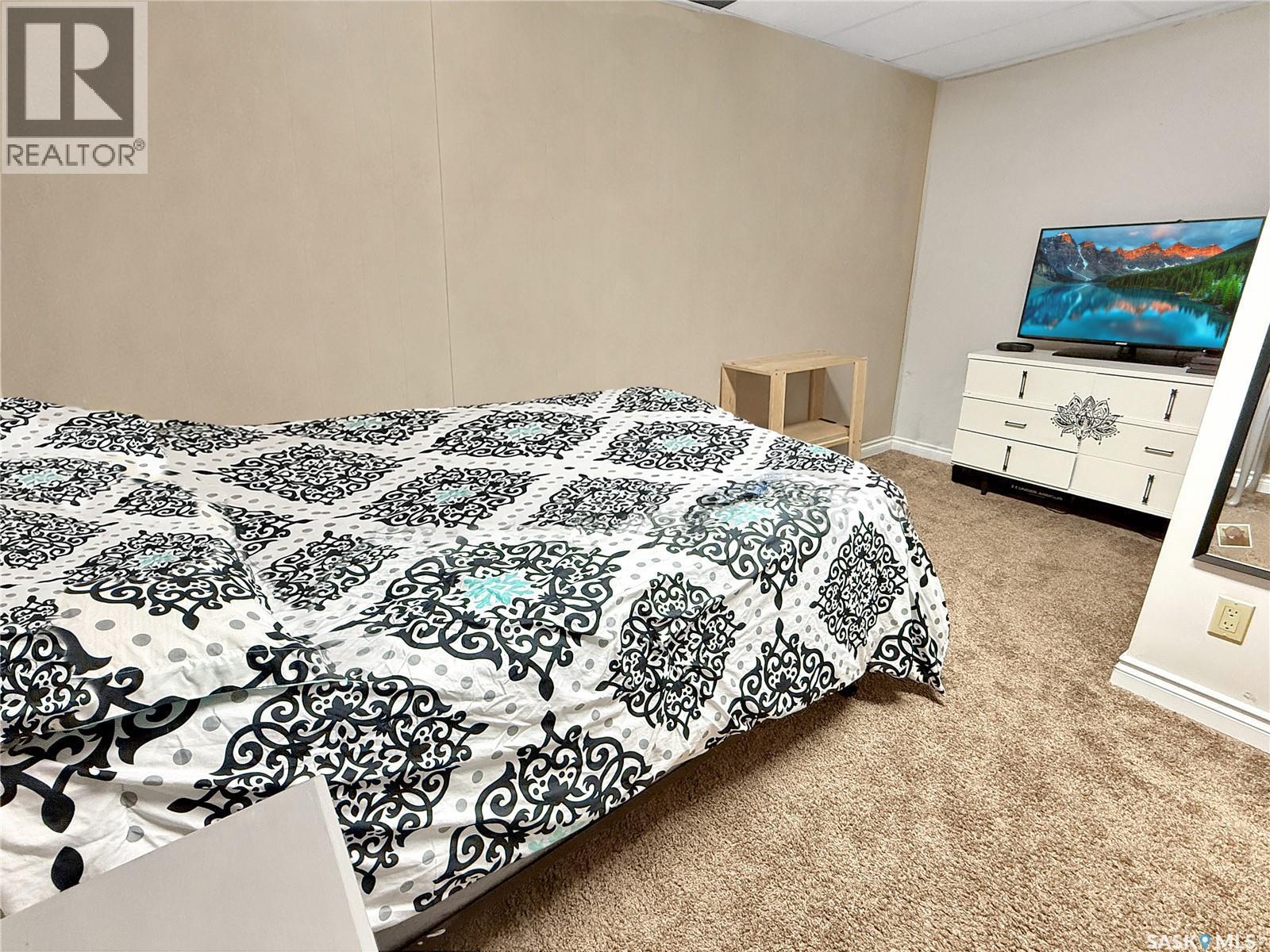 290 Burke Crescent, Swift Current, SK - Indoor Photo Showing Bedroom