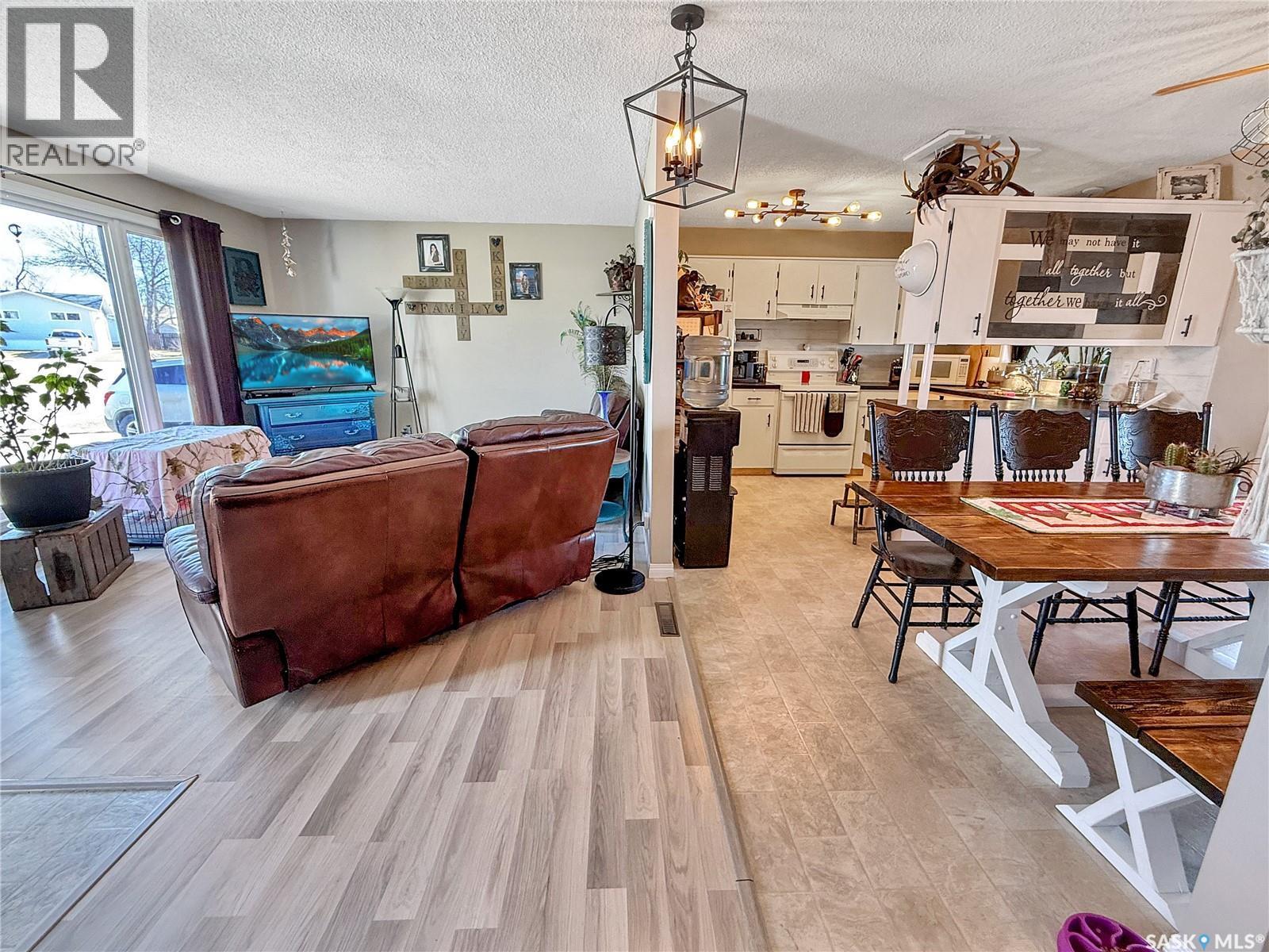 290 Burke Crescent, Swift Current, SK - Indoor