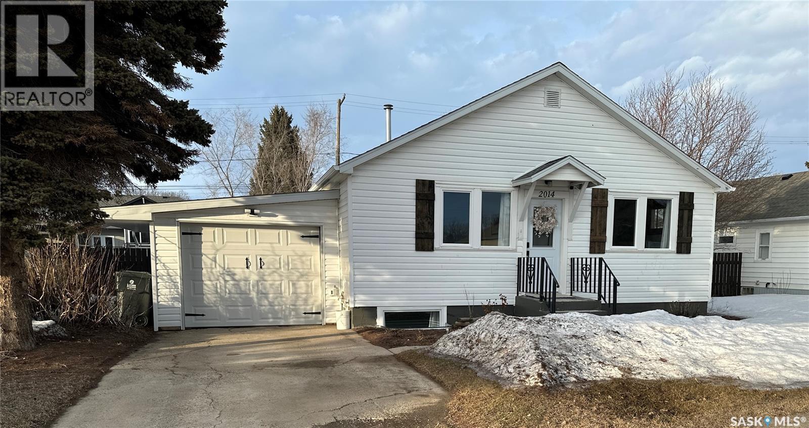 2014 3Rd Street, Rosthern, SK - Outdoor With Facade