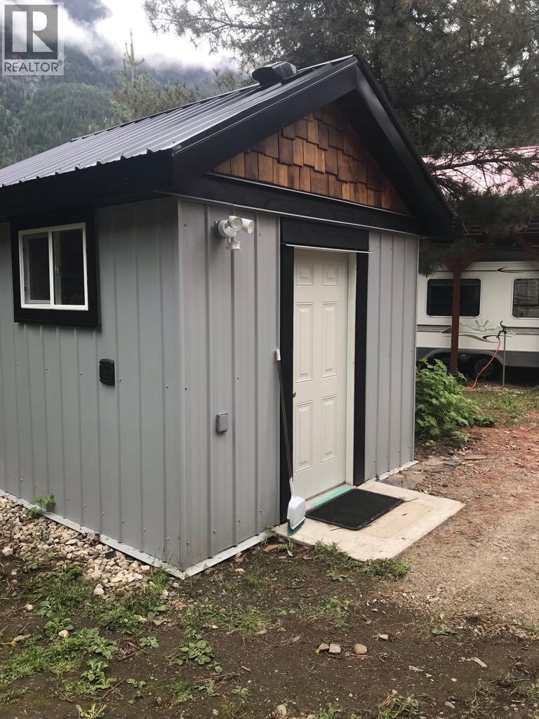 212 Island View Road, Nakusp, BC
