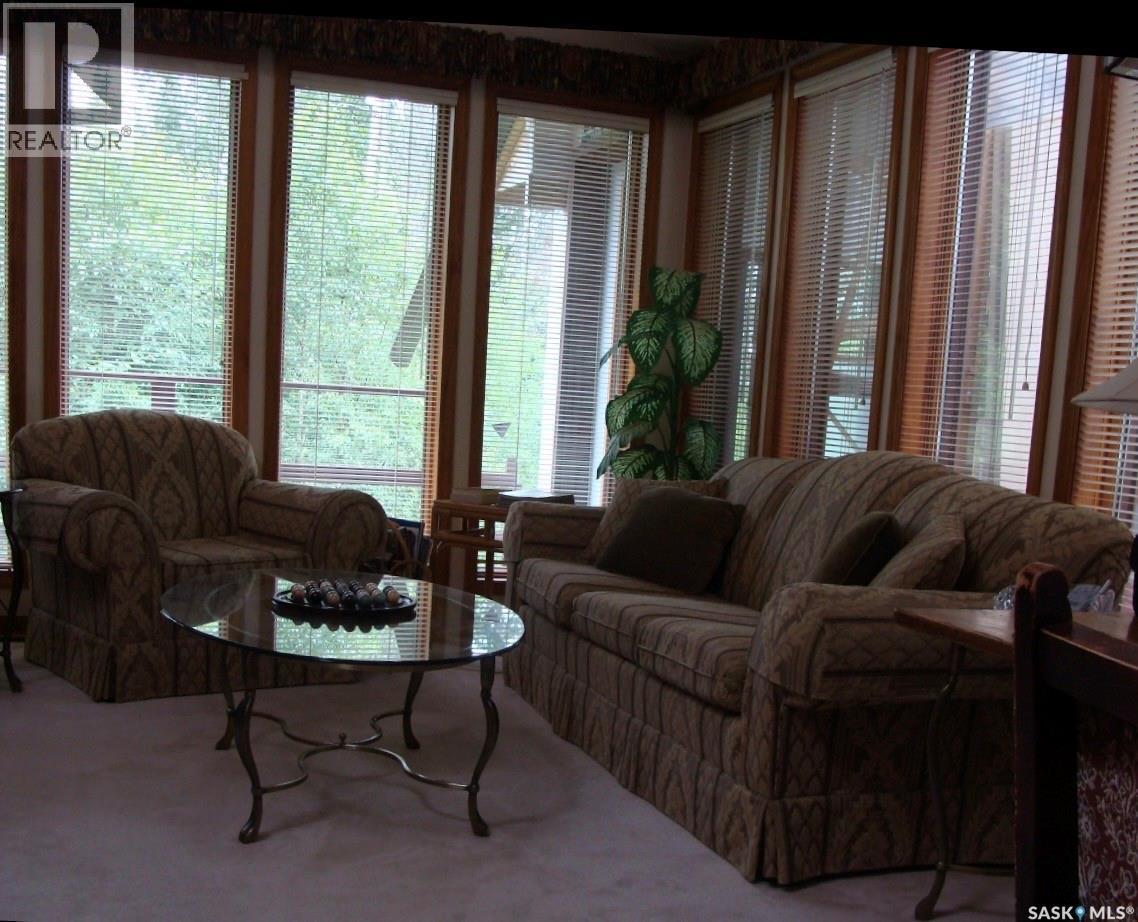 1604 Mahigan Crescent, Northern Admin District, SK - Indoor Photo Showing Living Room