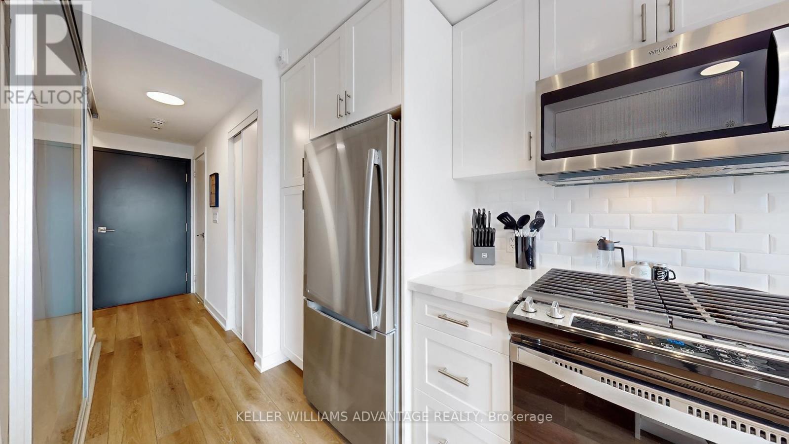 2 - 1479 O'Connor Drive, Toronto, ON - Indoor Photo Showing Kitchen