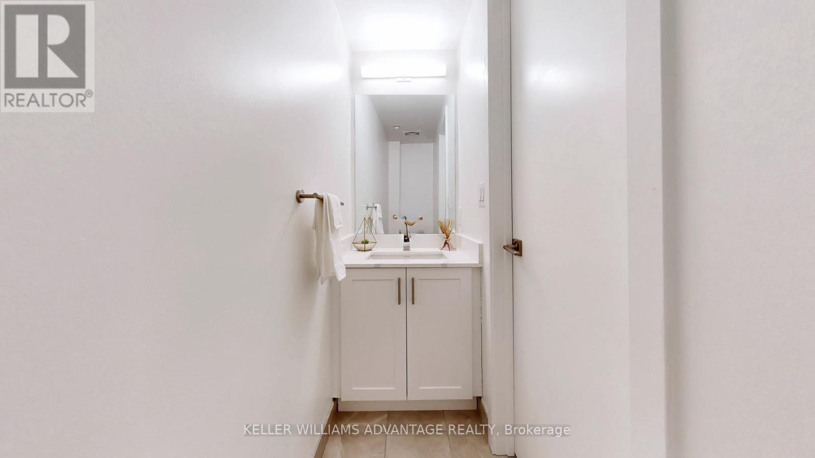 2 - 1479 O'Connor Drive, Toronto, ON - Indoor Photo Showing Bathroom
