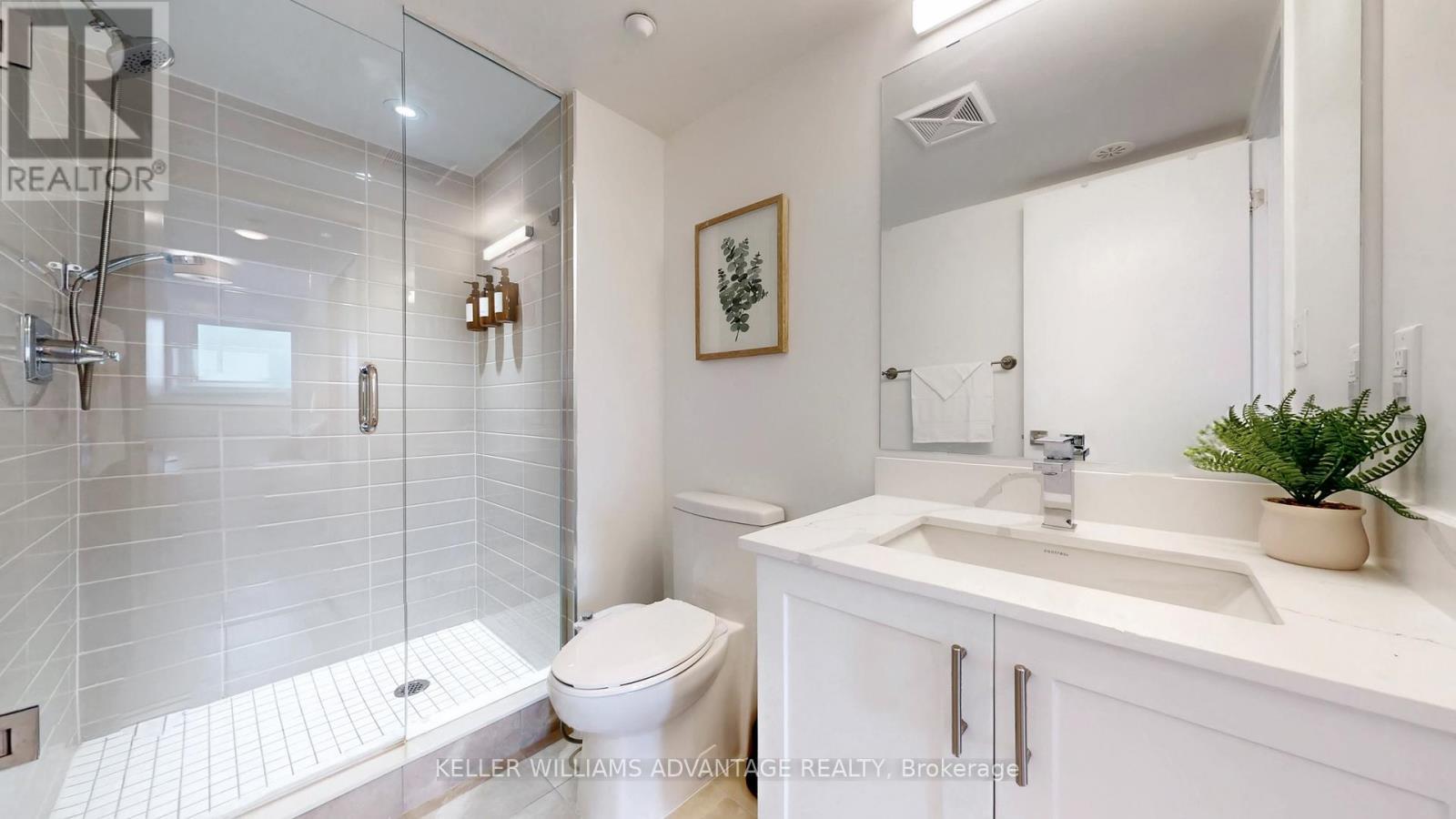 2 - 1479 O'Connor Drive, Toronto, ON - Indoor Photo Showing Bathroom