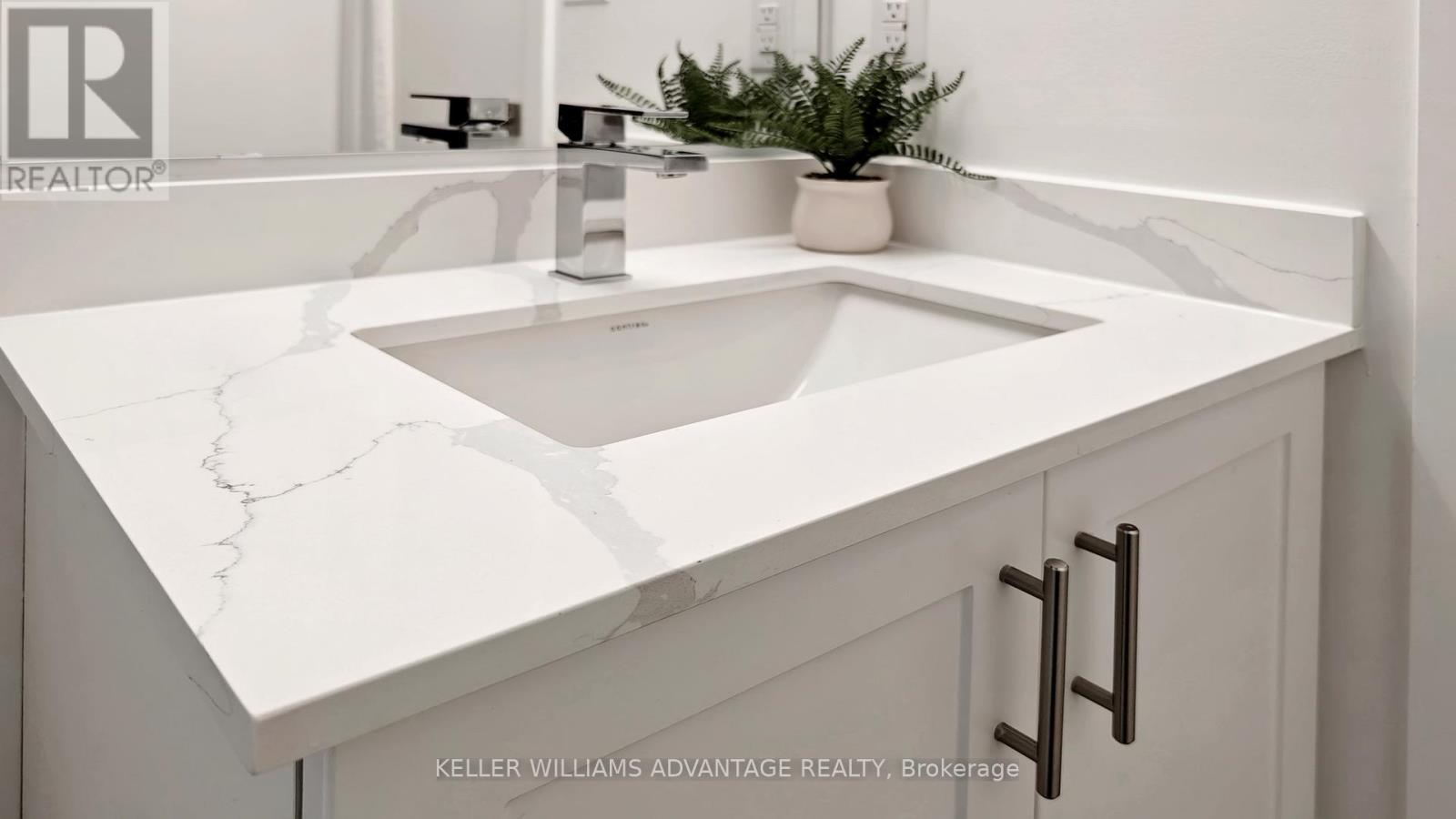 2 - 1479 O'Connor Drive, Toronto, ON - Photo Showing Bathroom