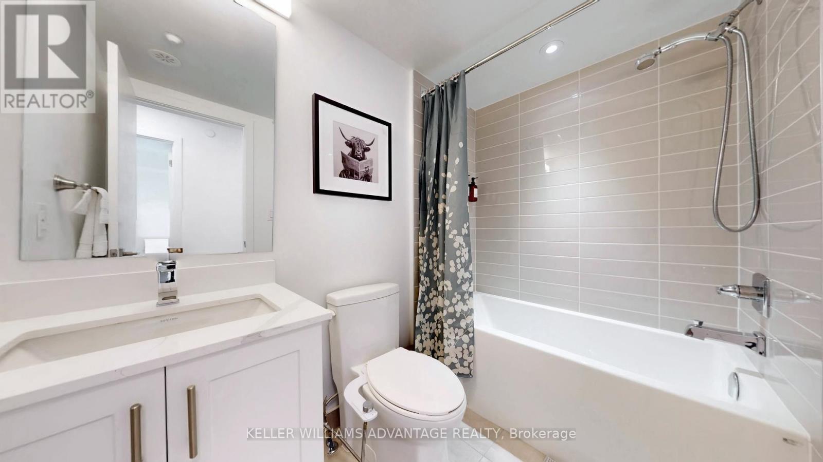 2 - 1479 O'Connor Drive, Toronto, ON - Indoor Photo Showing Bathroom