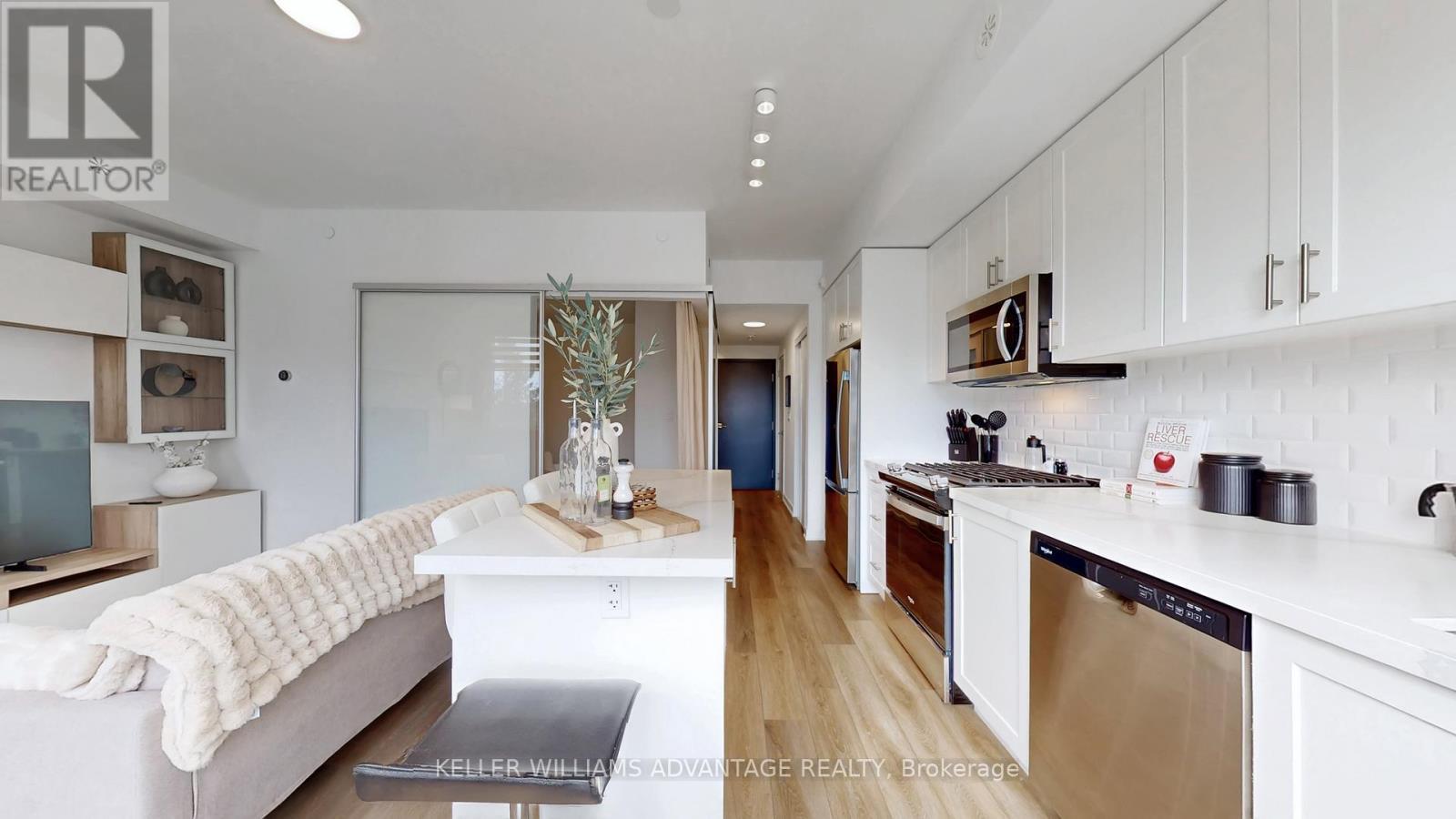 2 - 1479 O'Connor Drive, Toronto, ON - Indoor Photo Showing Kitchen