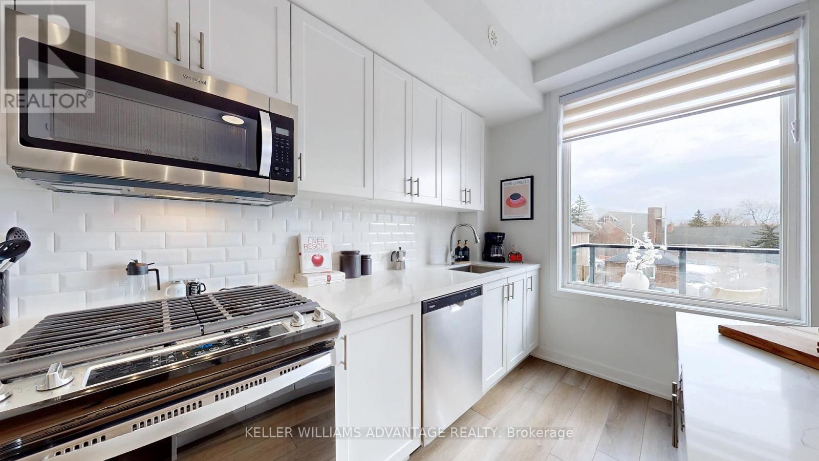 2 - 1479 O'Connor Drive, Toronto, ON - Indoor Photo Showing Kitchen