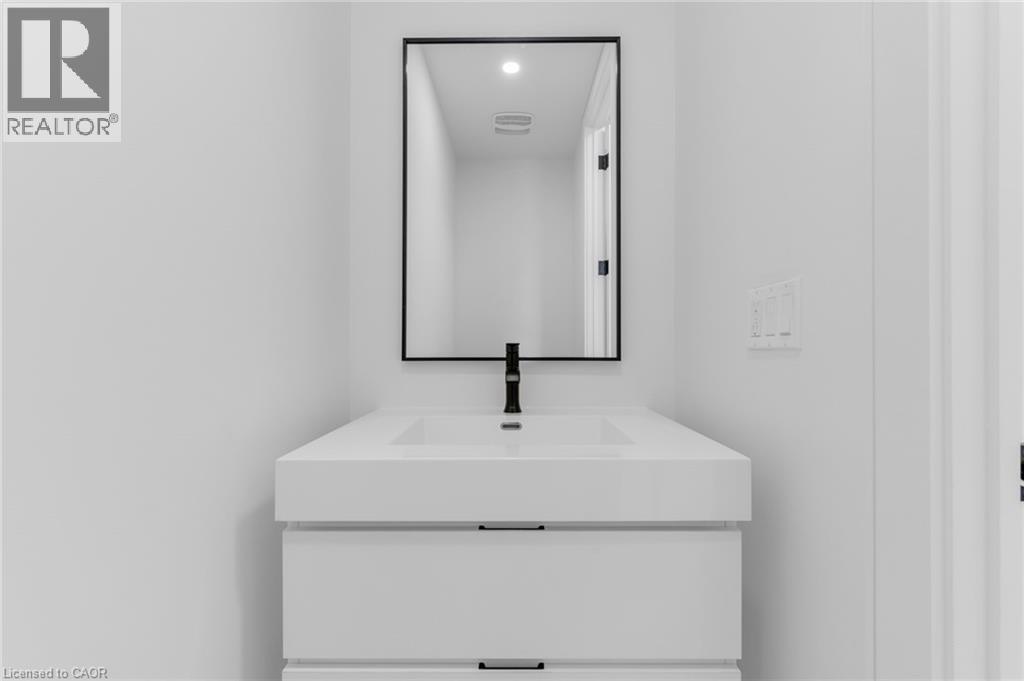 166 Everett Common, St. Catharines, ON - Indoor Photo Showing Bathroom