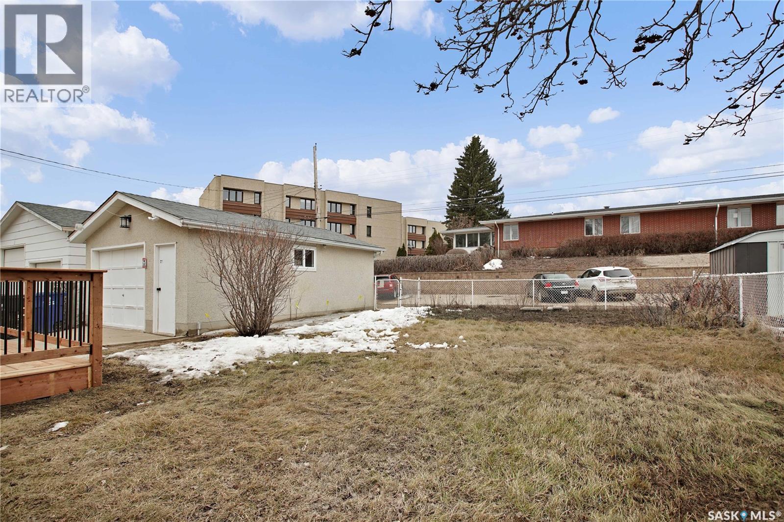 1017 Mcmillan Avenue, Saskatoon, SK - Outdoor