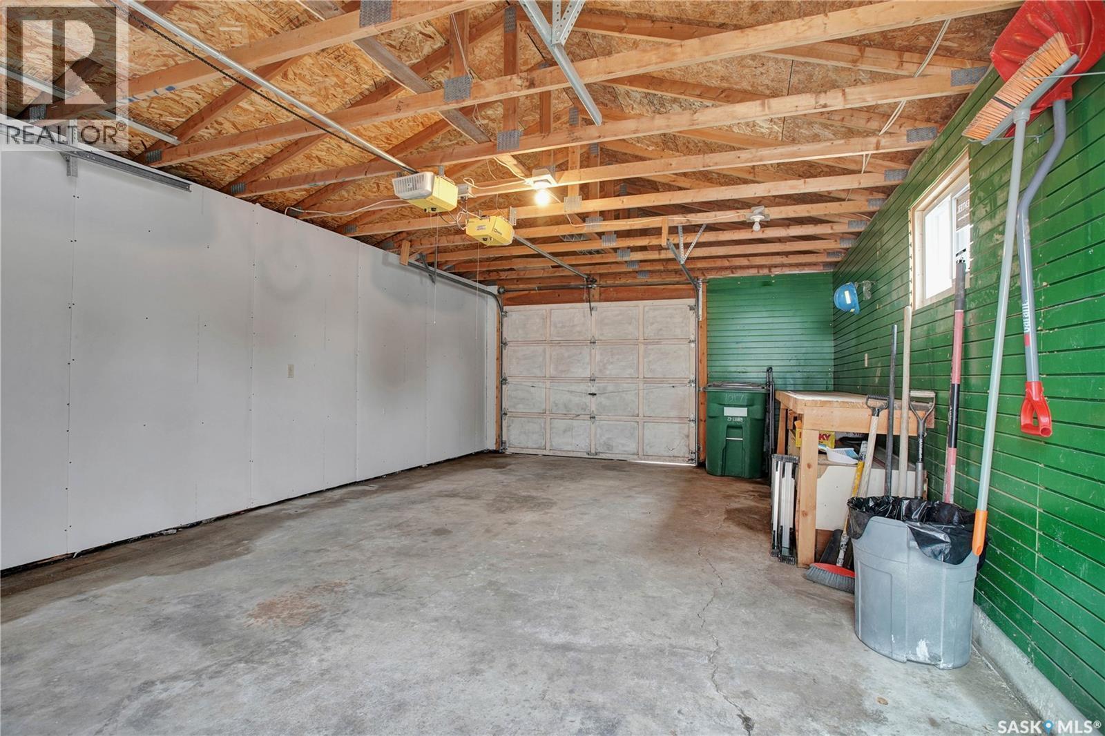 1017 Mcmillan Avenue, Saskatoon, SK - Indoor Photo Showing Garage