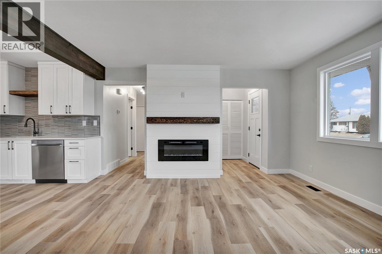 1017 Mcmillan Avenue, Saskatoon, SK - Indoor With Fireplace