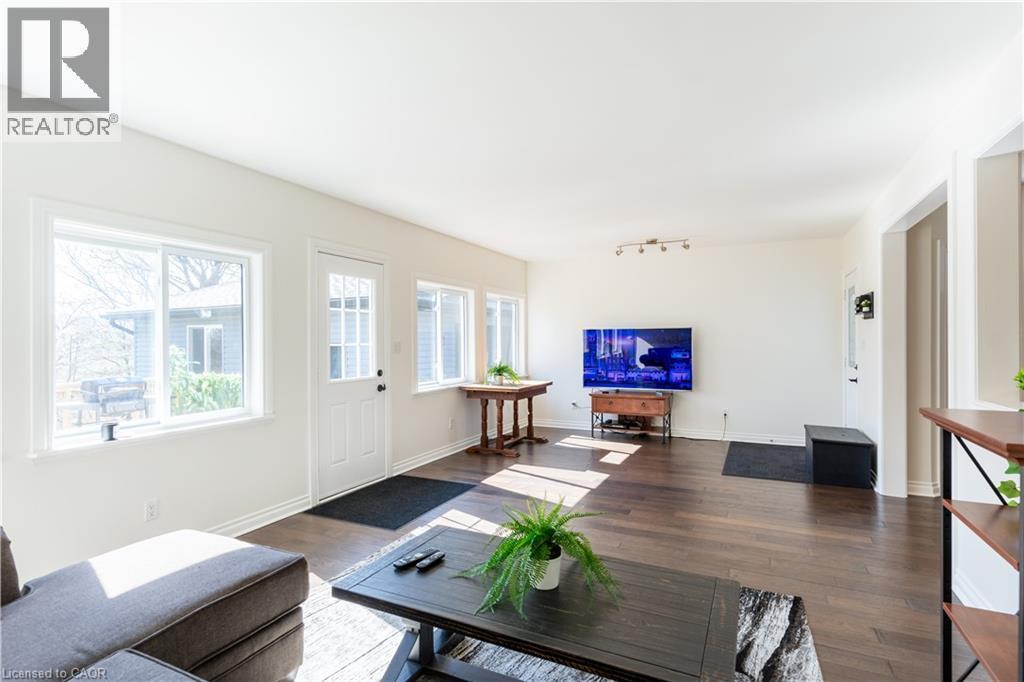 621 Rosseau Road, Hamilton, ON - Indoor Photo Showing Living Room
