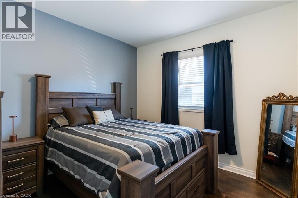 621 Rosseau Road, Hamilton, ON - Indoor Photo Showing Bedroom