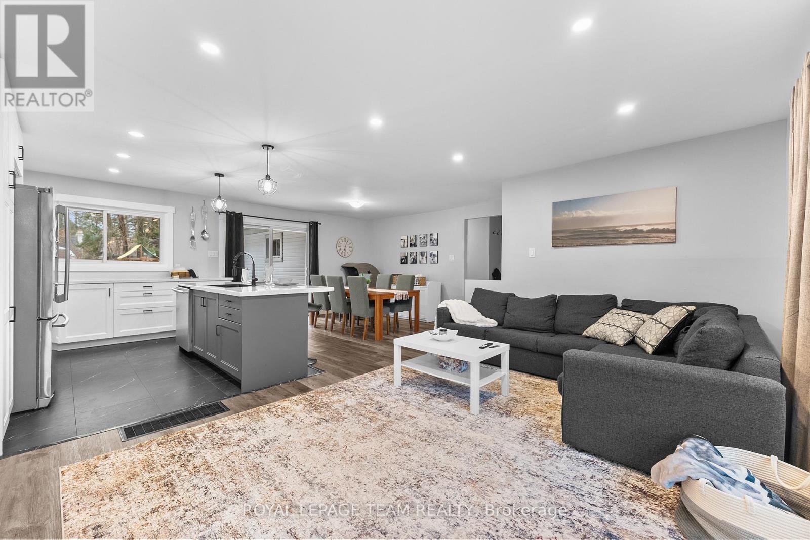 25 Frontenac Crescent, Deep River, ON - Indoor Photo Showing Living Room