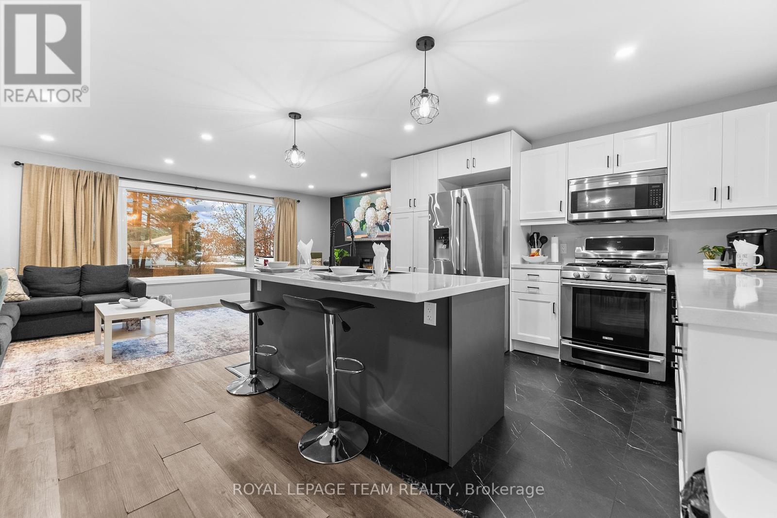 25 Frontenac Crescent, Deep River, ON - Indoor Photo Showing Kitchen With Upgraded Kitchen