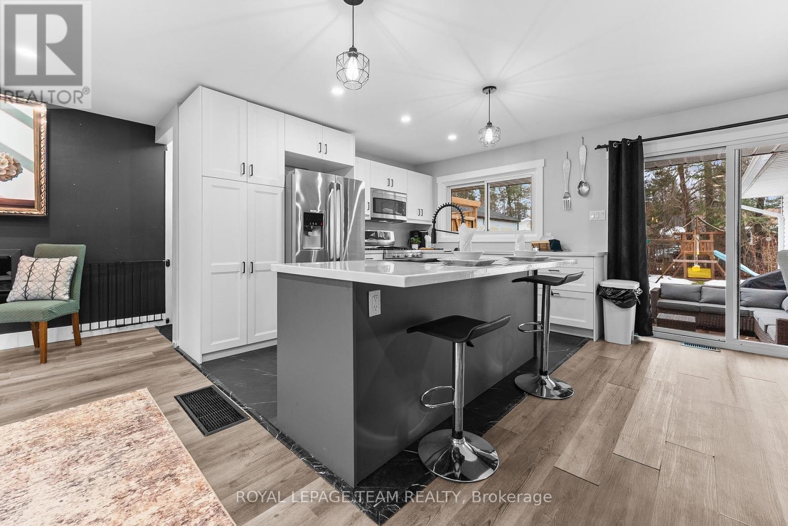 25 Frontenac Crescent, Deep River, ON - Indoor Photo Showing Kitchen