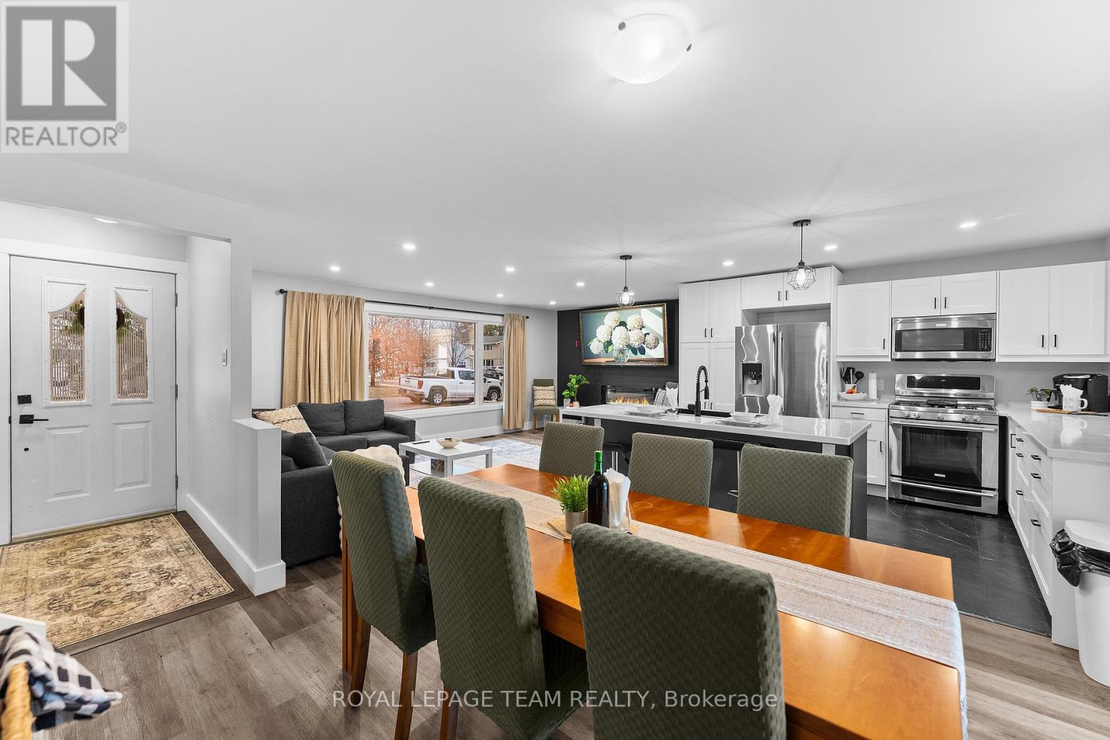 25 Frontenac Crescent, Deep River, ON - Indoor