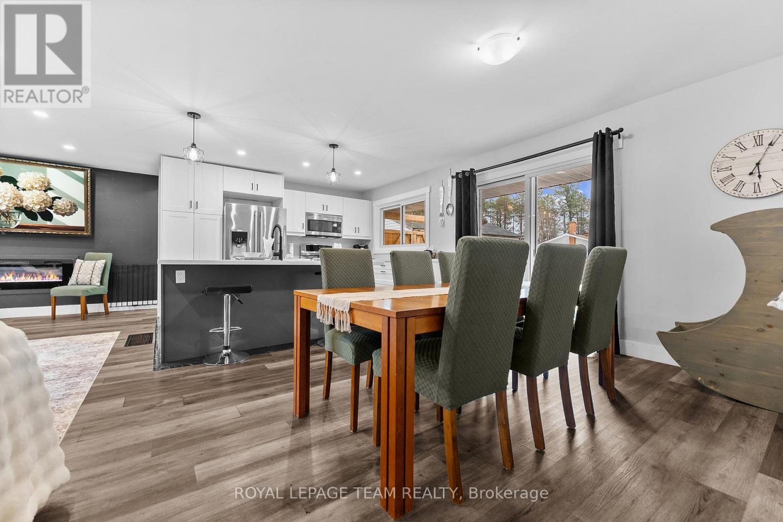 25 Frontenac Crescent, Deep River, ON - Indoor Photo Showing Dining Room