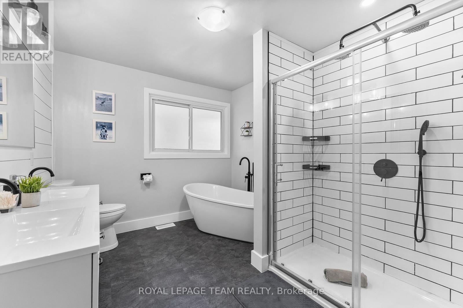25 Frontenac Crescent, Deep River, ON - Indoor Photo Showing Bathroom