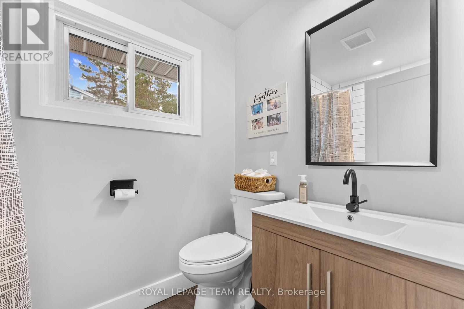 25 Frontenac Crescent, Deep River, ON - Indoor Photo Showing Bathroom