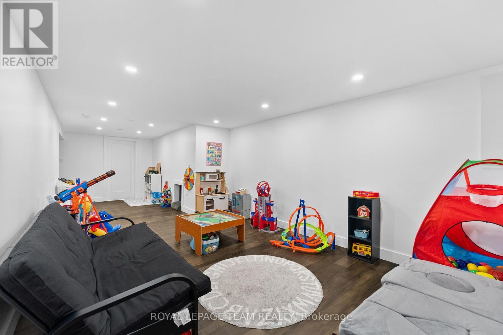 25 Frontenac Crescent, Deep River, ON - Indoor