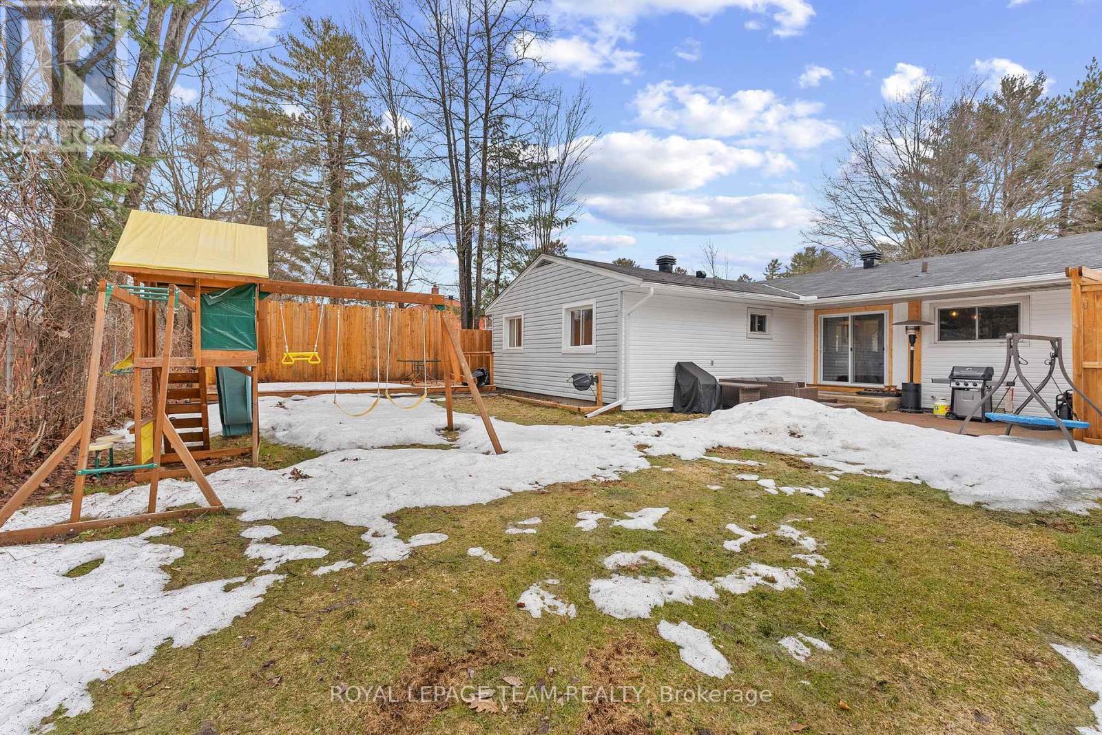 25 Frontenac Crescent, Deep River, ON - Outdoor With Deck Patio Veranda