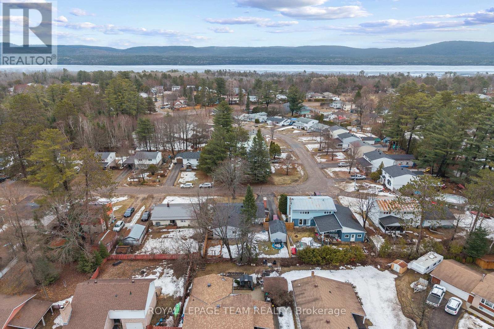 25 Frontenac Crescent, Deep River, ON - Outdoor With View