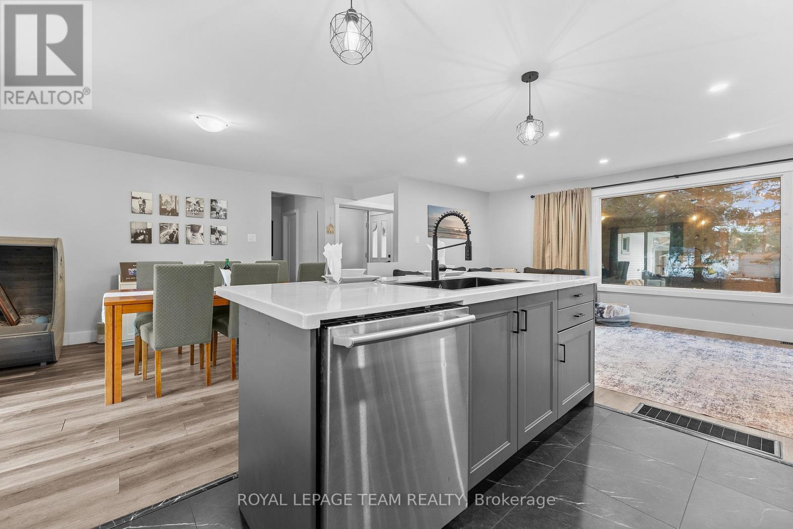 25 Frontenac Crescent, Deep River, ON