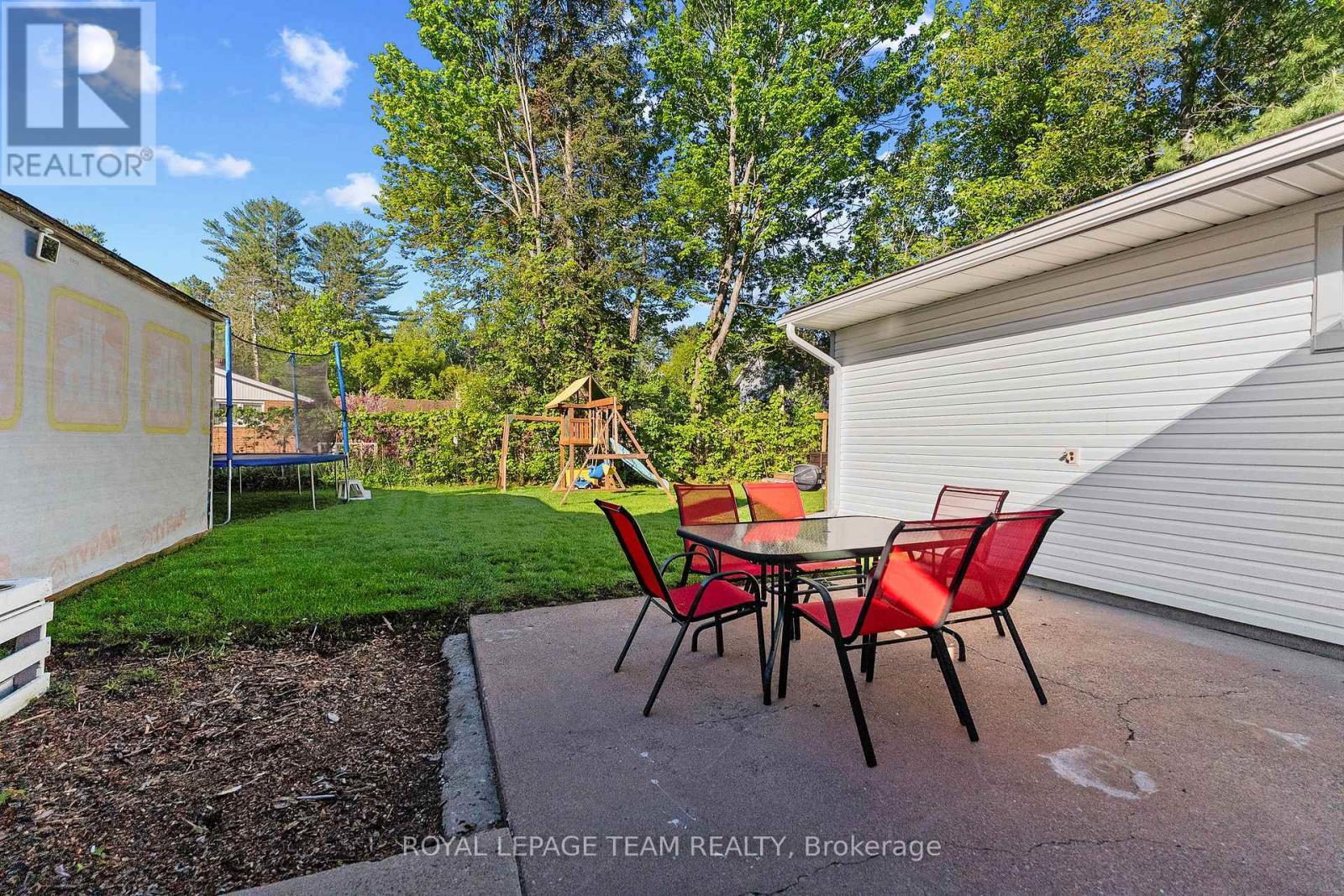 25 Frontenac Crescent, Deep River, ON