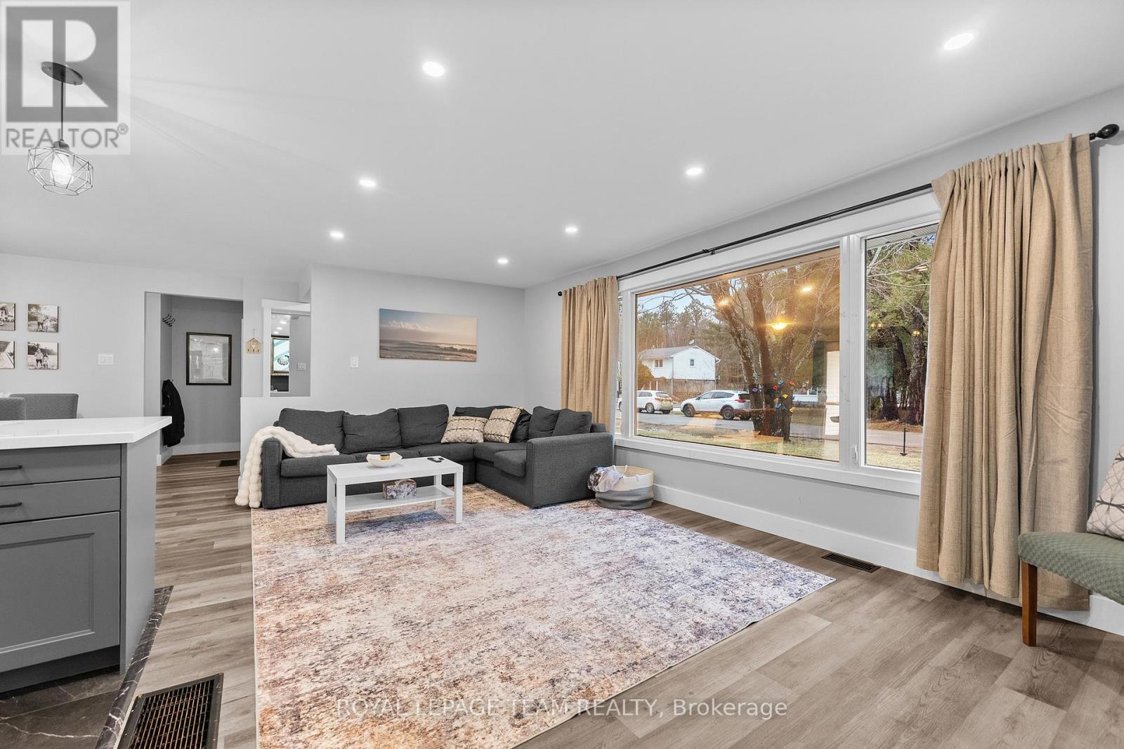 25 Frontenac Crescent, Deep River, ON - Indoor Photo Showing Other Room