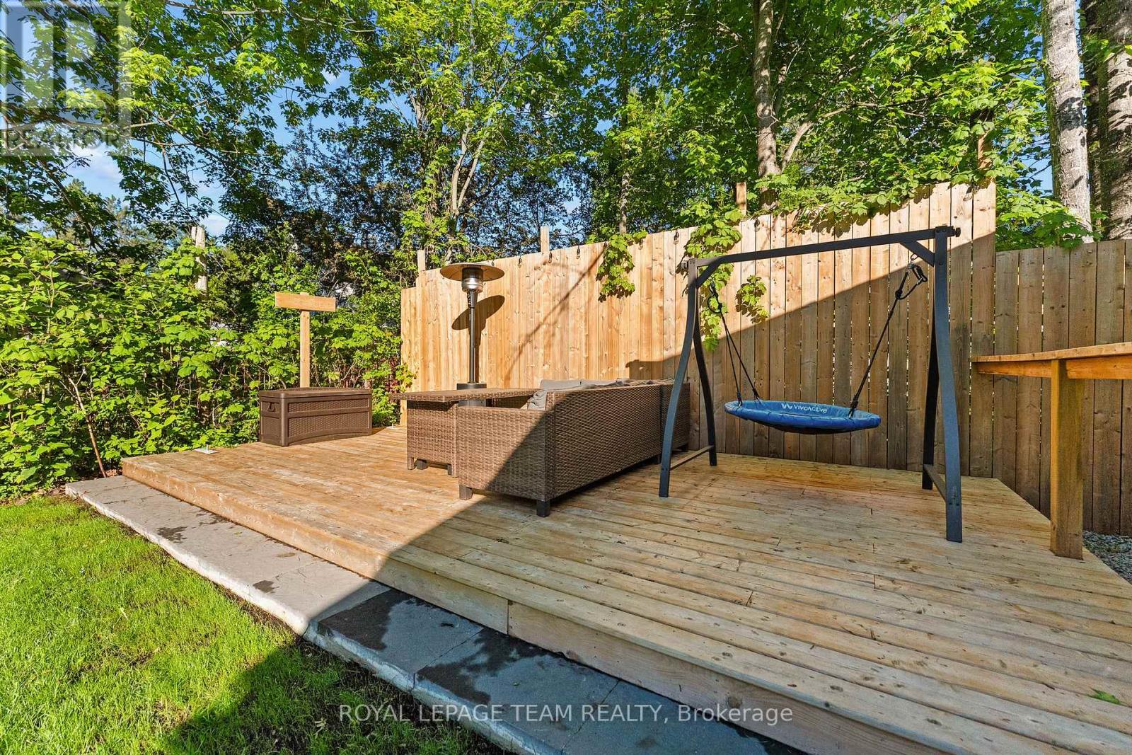 25 Frontenac Crescent, Deep River, ON