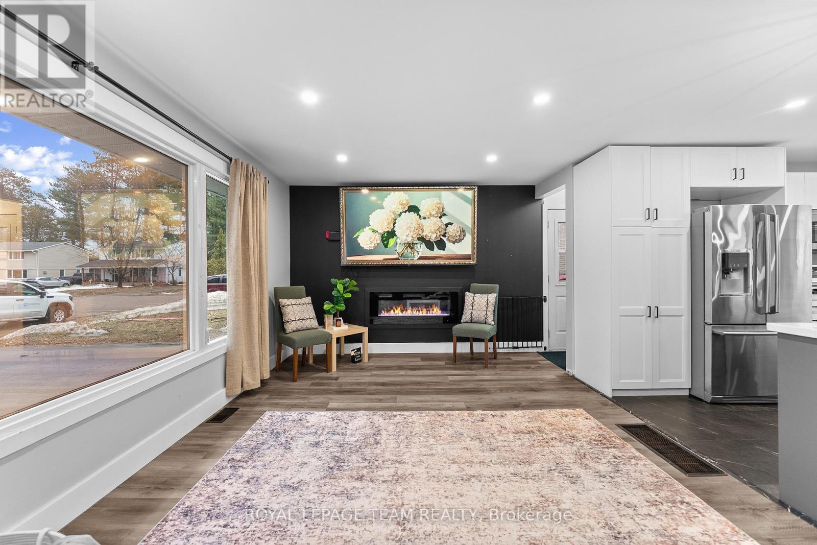 25 Frontenac Crescent, Deep River, ON - Indoor