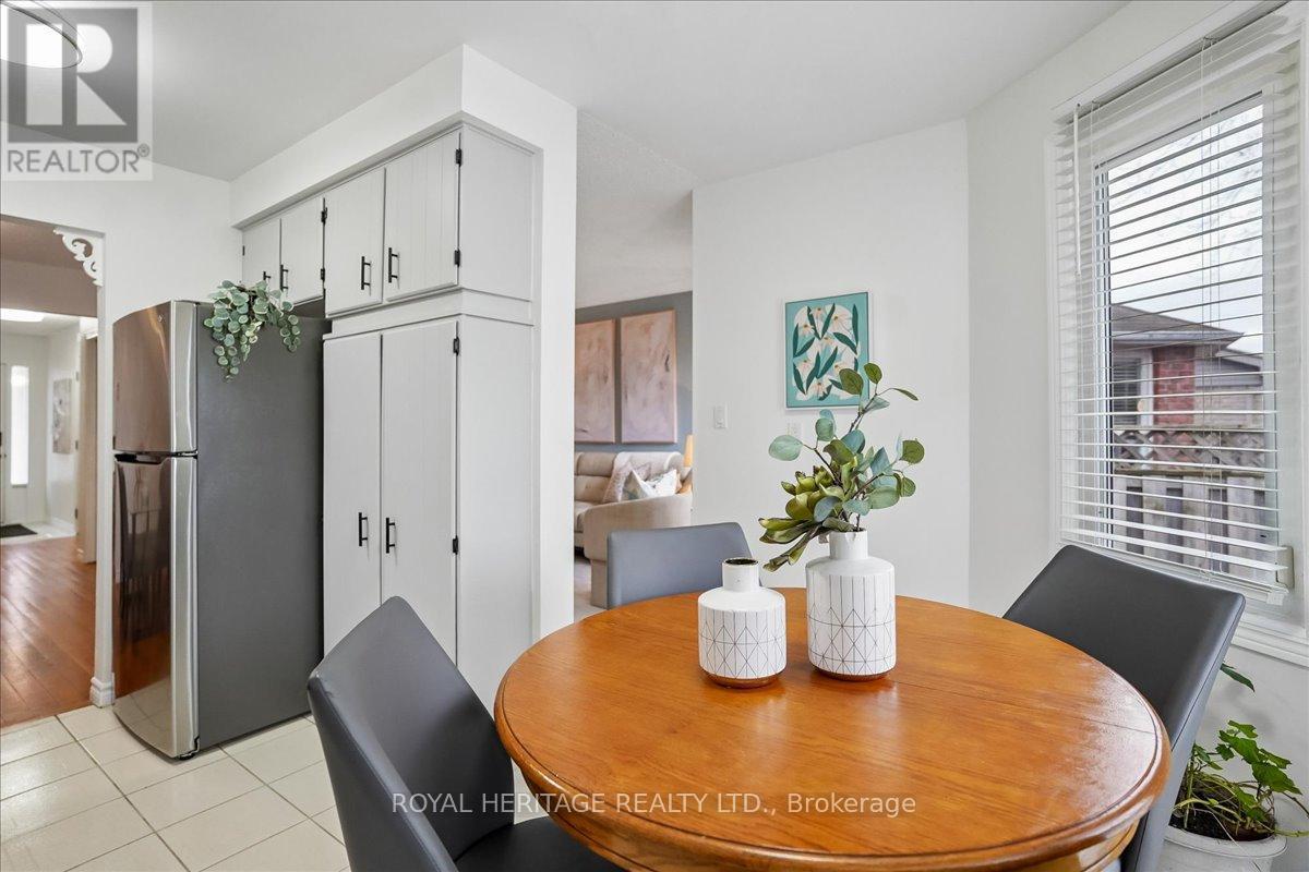 148 Adele Crescent, Oshawa, ON - Indoor Photo Showing Dining Room