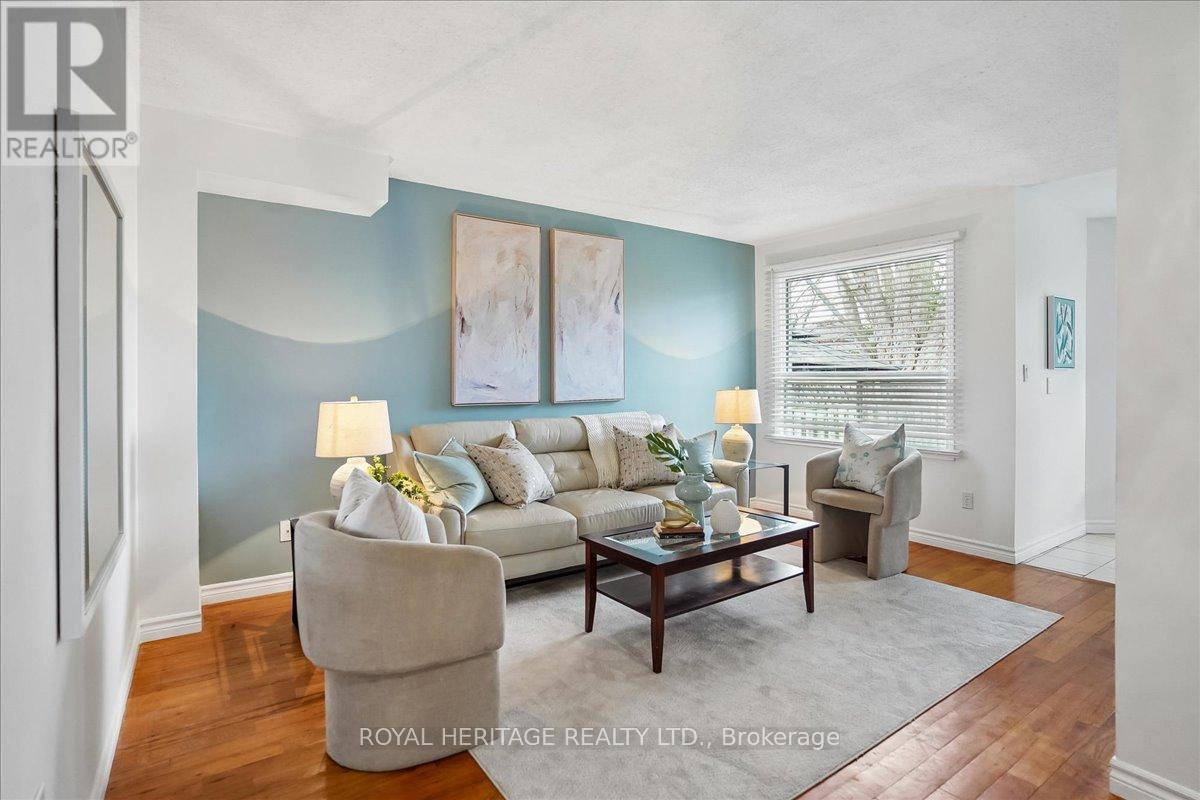 148 Adele Crescent, Oshawa, ON - Indoor Photo Showing Living Room