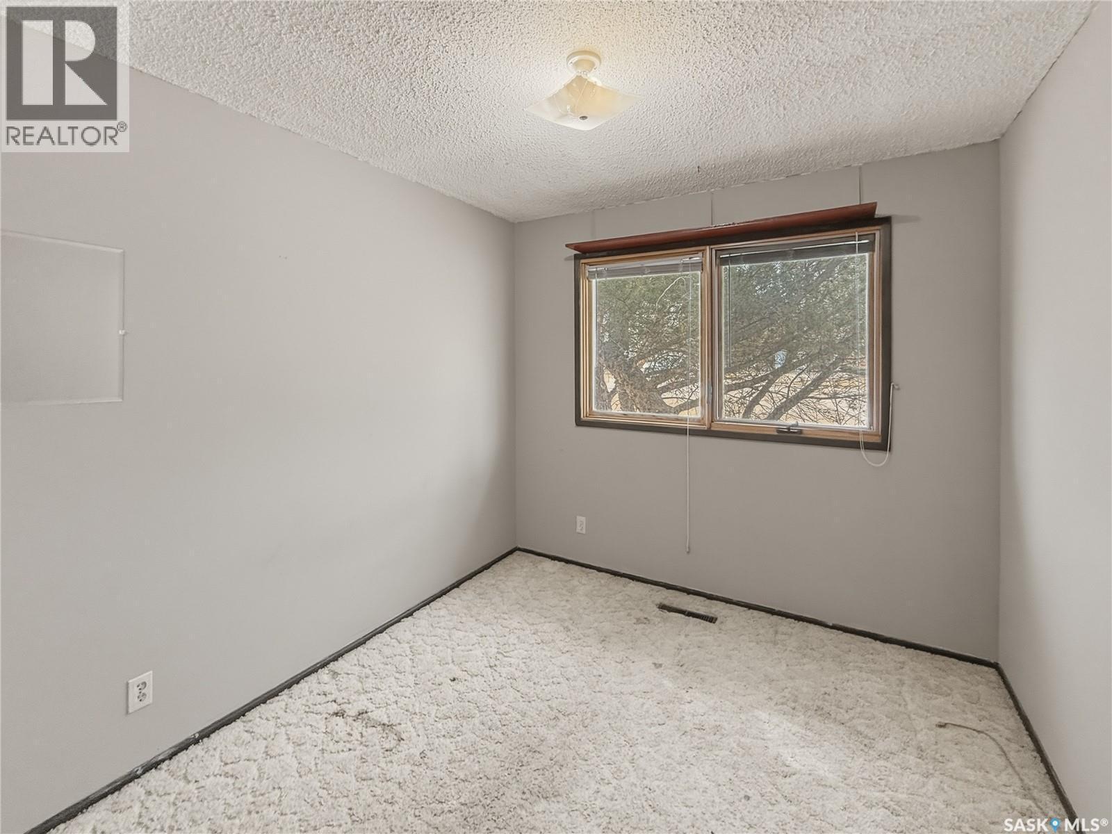 231 Elliott Place, Swift Current, SK - Indoor Photo Showing Other Room