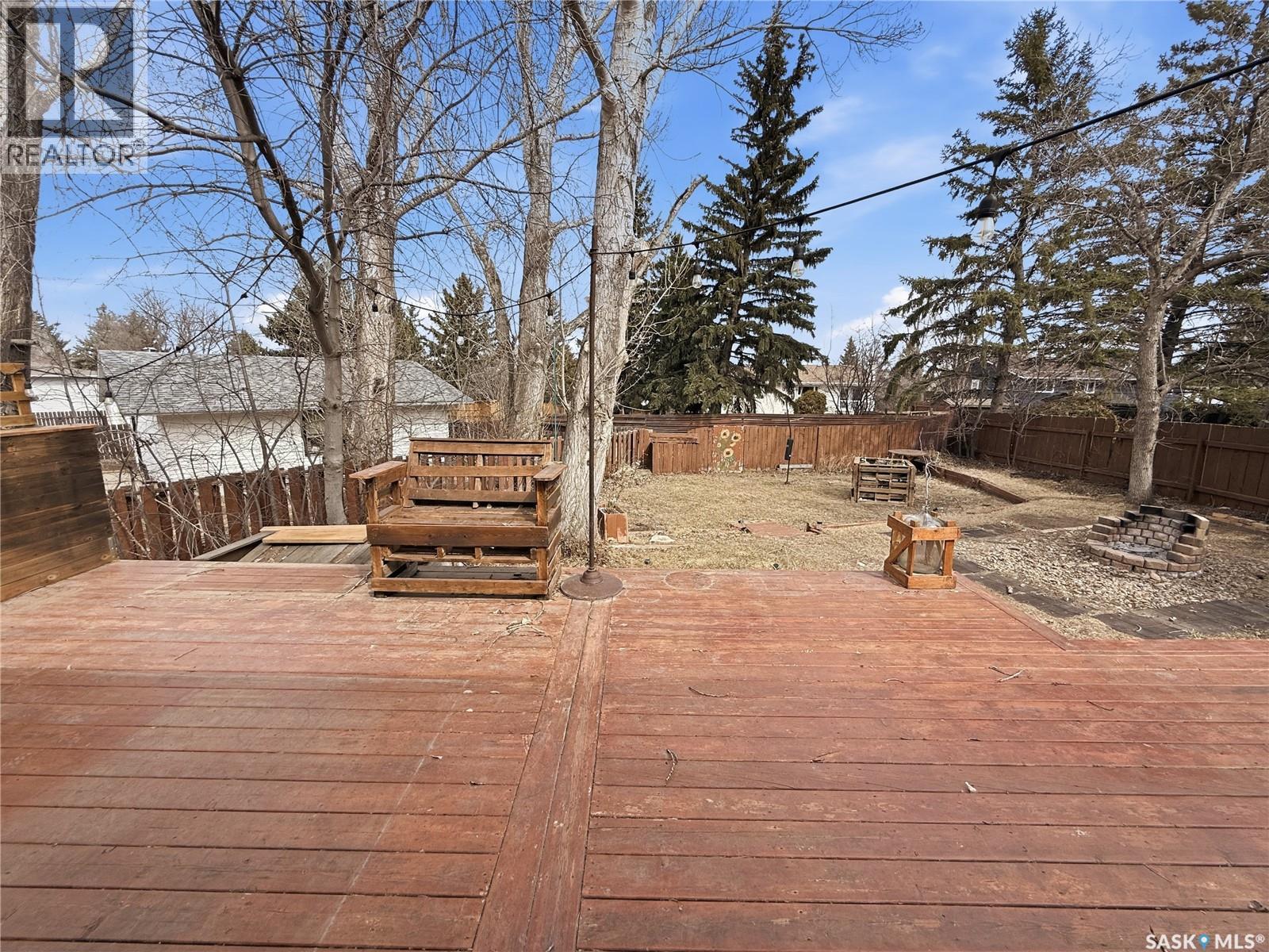 231 Elliott Place, Swift Current, SK - Outdoor