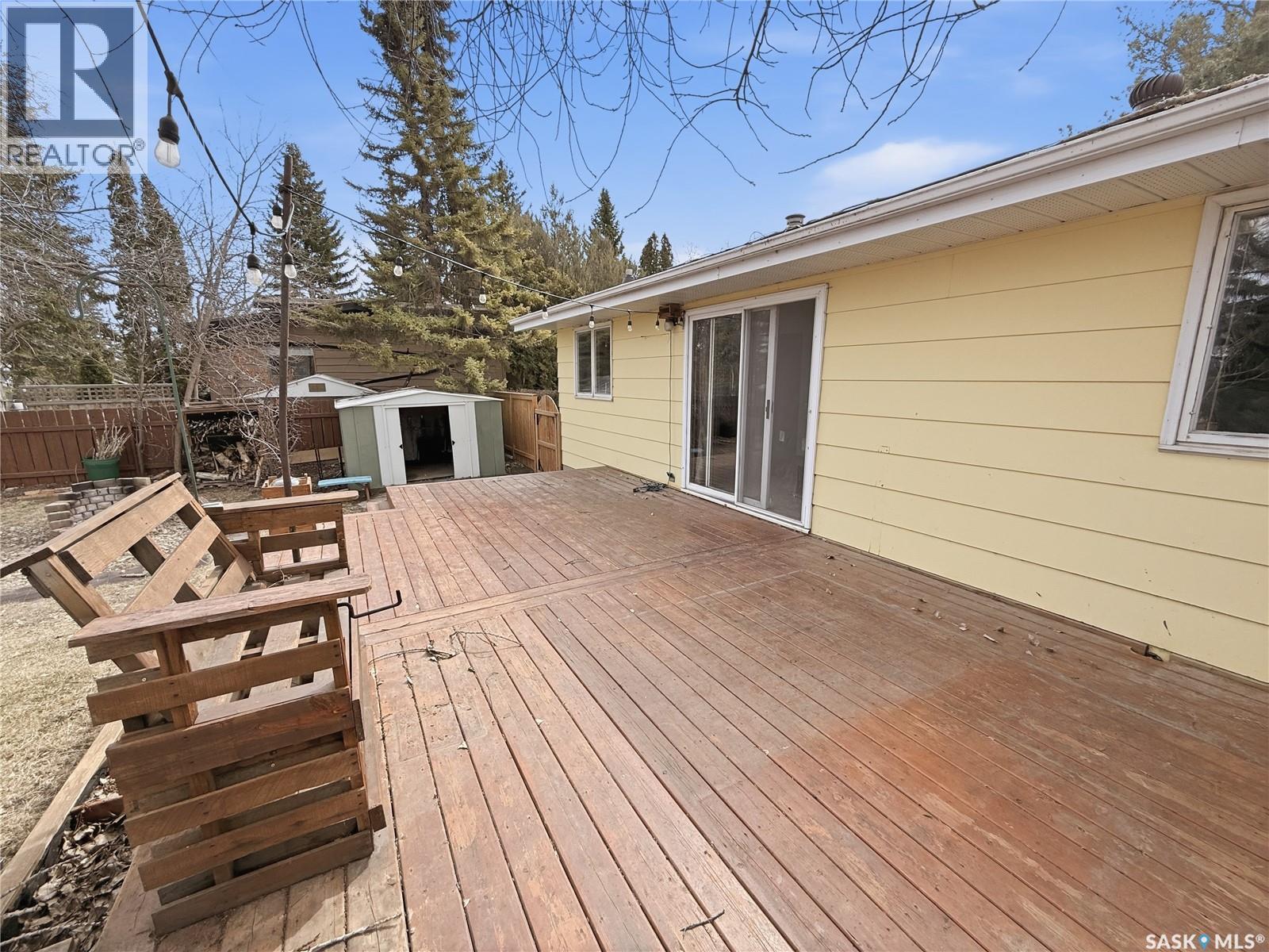 231 Elliott Place, Swift Current, SK - Outdoor With Deck Patio Veranda With Exterior