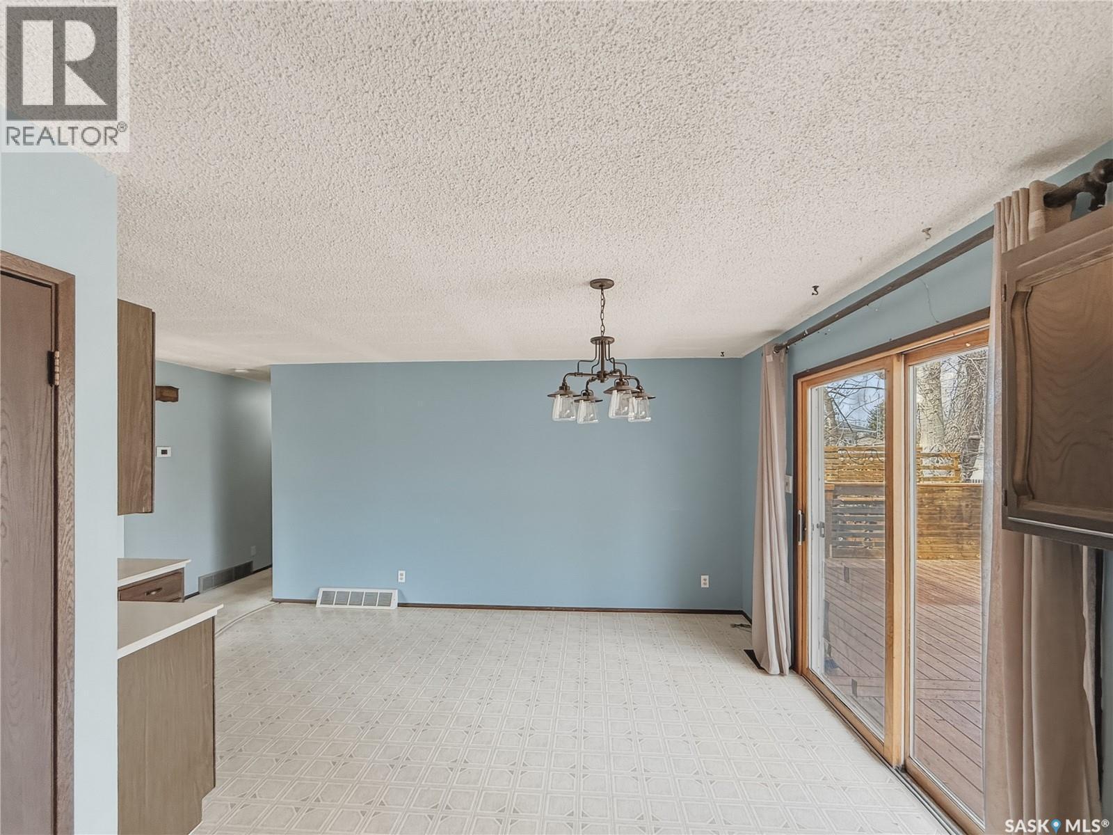 231 Elliott Place, Swift Current, SK - Indoor Photo Showing Other Room