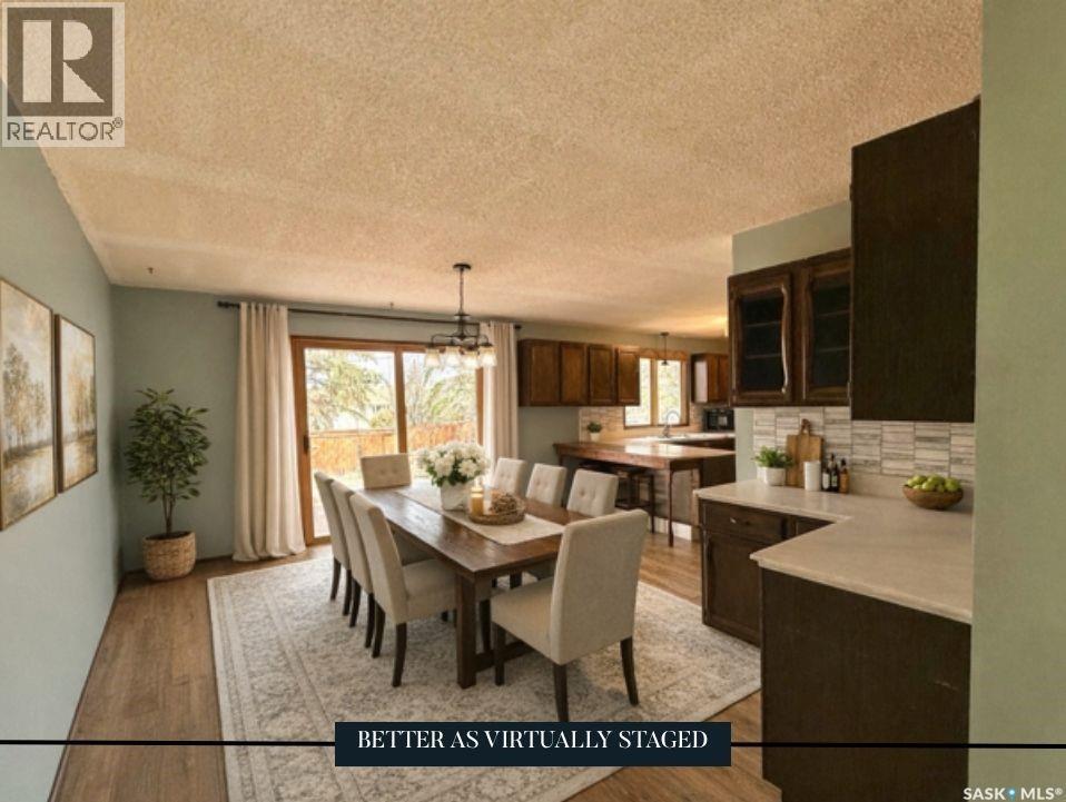 231 Elliott Place, Swift Current, SK - Indoor Photo Showing Dining Room